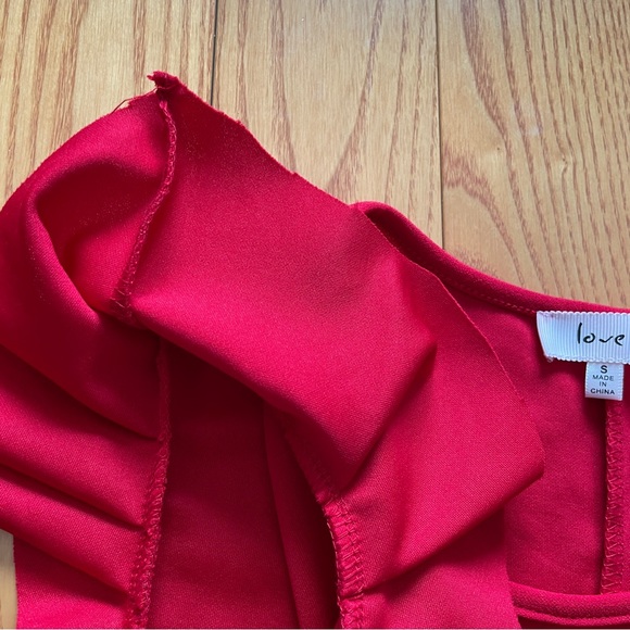 Love J Asymmetrical Ruffle Sleeve Red High-low Tunic - Small - Picture 6 of 9